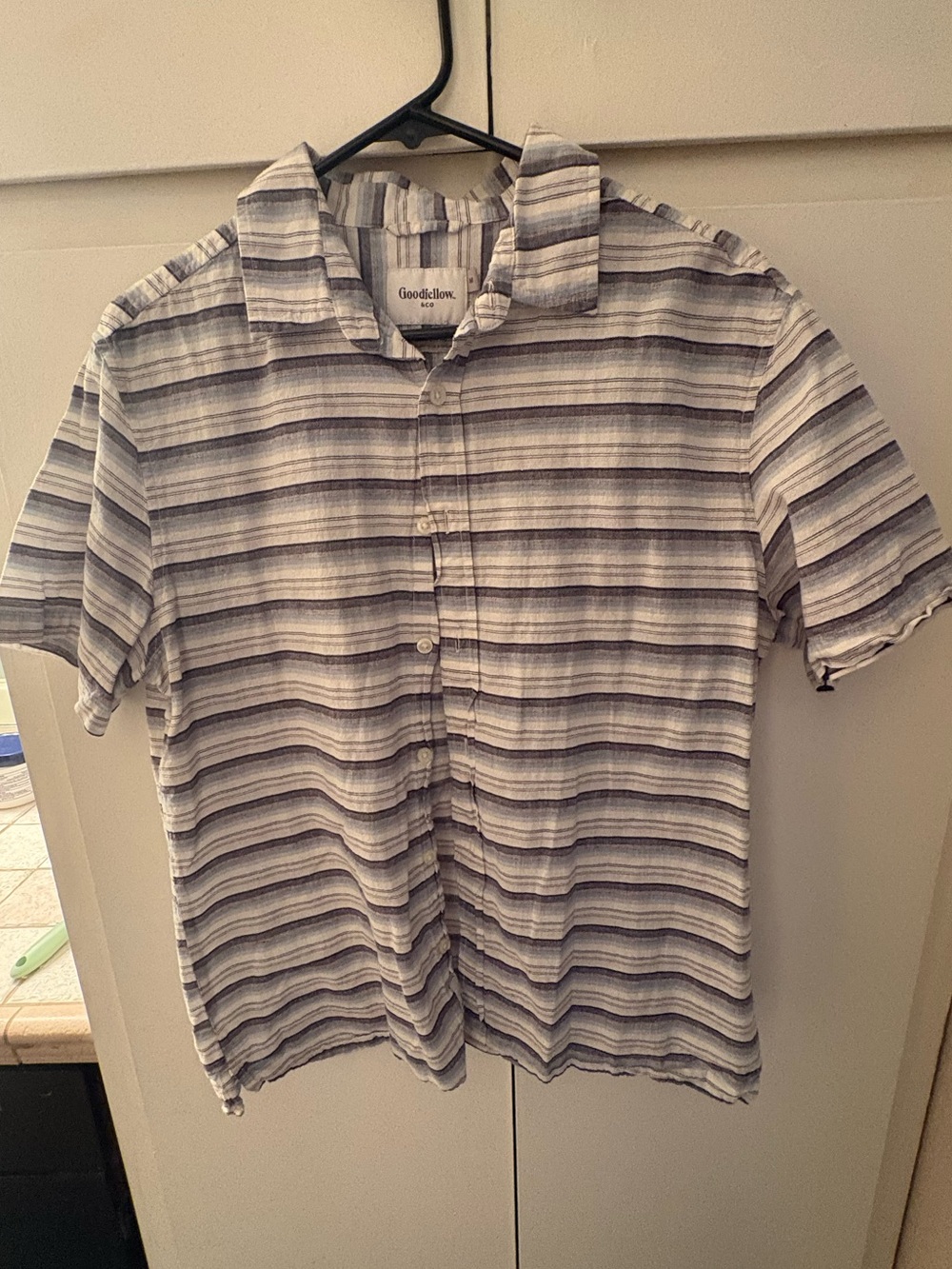 Goodfellow & Co Men’s Short-Sleeve Striped Button-Down Shirt